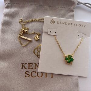 ☘️✨Kendra Scott Clover Gold Short Pendant Necklace New 🍀✨